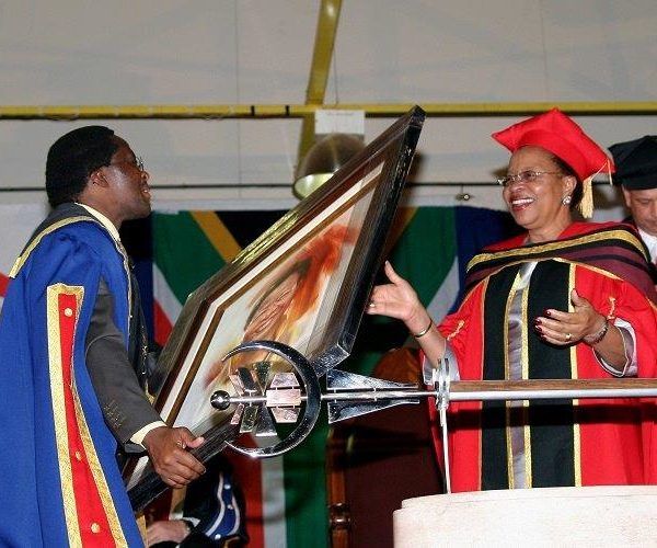 Graça Machel accepting her honorary doctorate